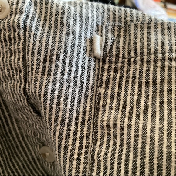 Men’s Gray & White Striped Long Sleeve Button Up Shirt - Picture 3 of 3